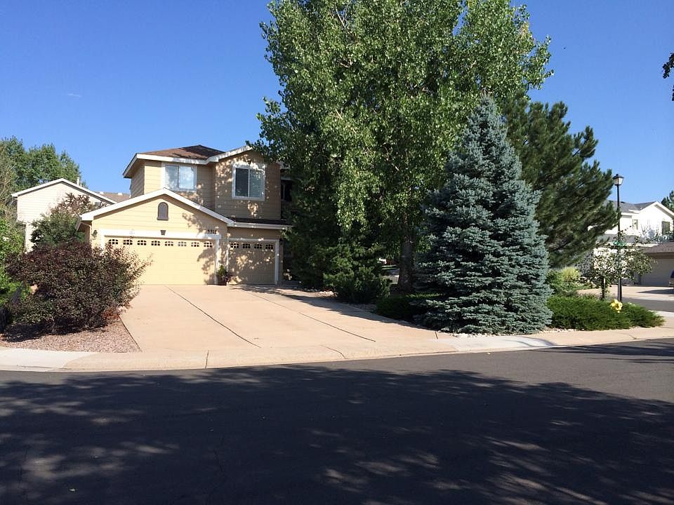 Front - Cul de sac entrance