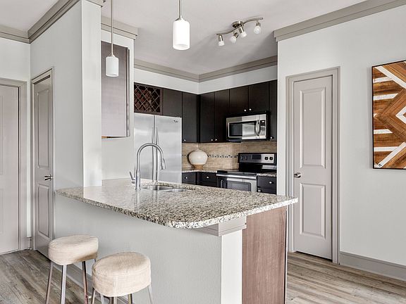 4th image of 13401 Westgate St #2106