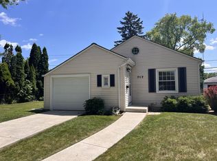 717 E Hampton Rd, Whitefish Bay, WI 53217