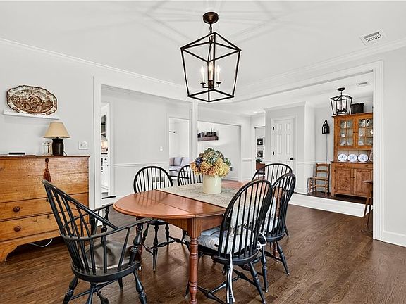 5th image of 903 Banford Ct NE