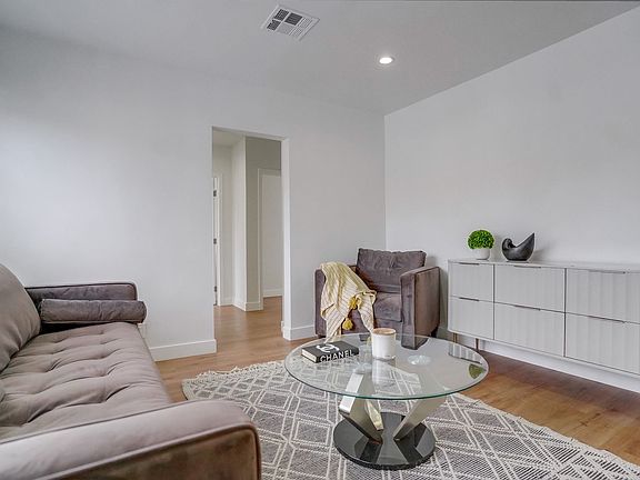 4th image of 12601 Burbank Blvd #0dba4f9df