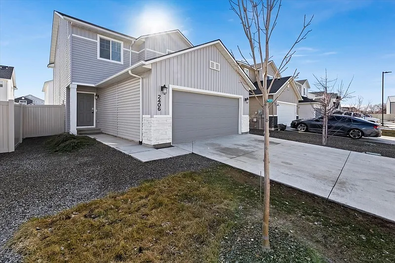 3 bed, 3.0 bath, 1650 sqft, $2,095 — Photo 1