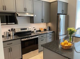 81 Maple St #8, Florence, MA 01062