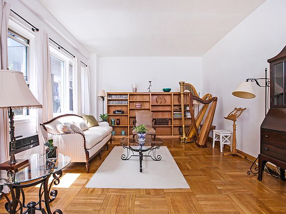 5th image of 1 Washington Sq APT D