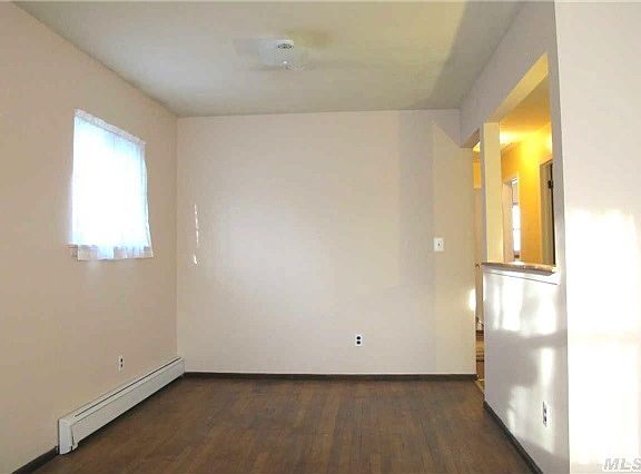 3rd image of 39 Bay Ave