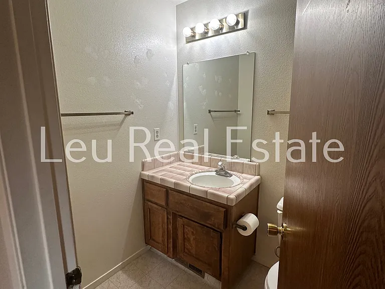 2720 Wentworth Rd — Photo 15