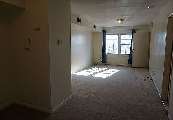 4th image of 136 Fayette Ave #116