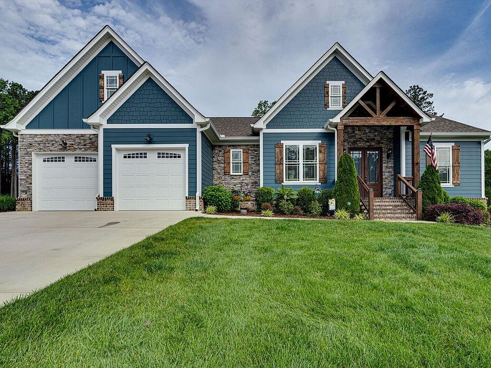 1st image of 826 Equestrian Dr