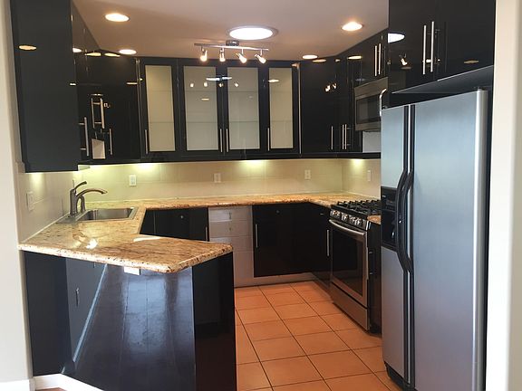 3rd image of 1073 Texas St