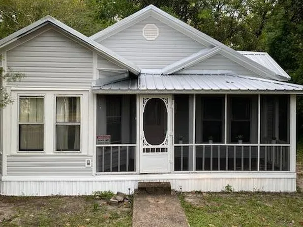 83 Live Oak Ave W, Defuniak Springs, FL 32435