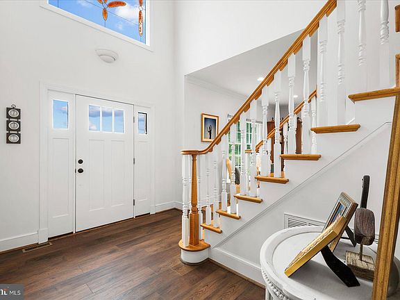 3rd image of 129 Coopers Point Ln