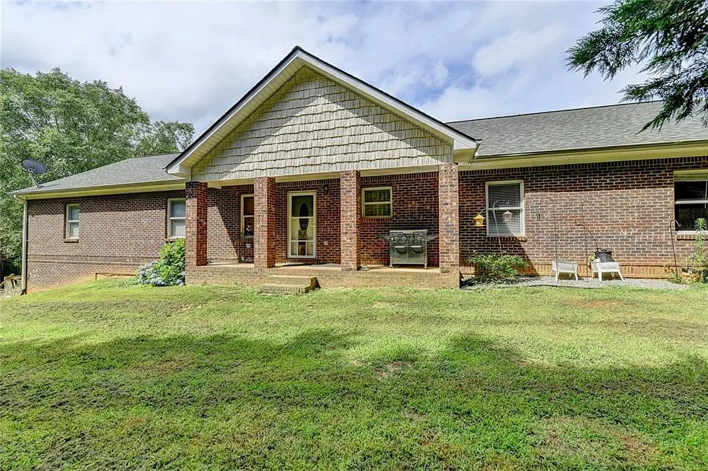5 bed, 3.5 bath, 5100 sqft, $5,250 — Photo 3