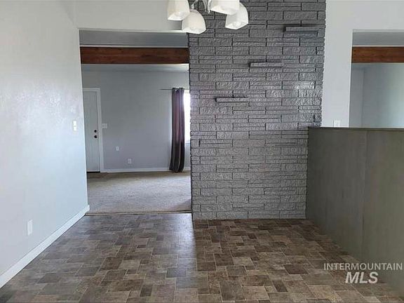 5th image of 909 Victoria Ave