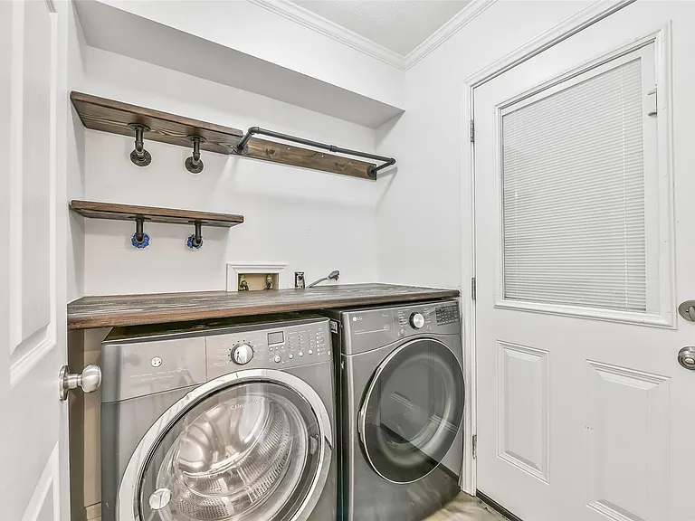 515 Valley Dr — Photo 13