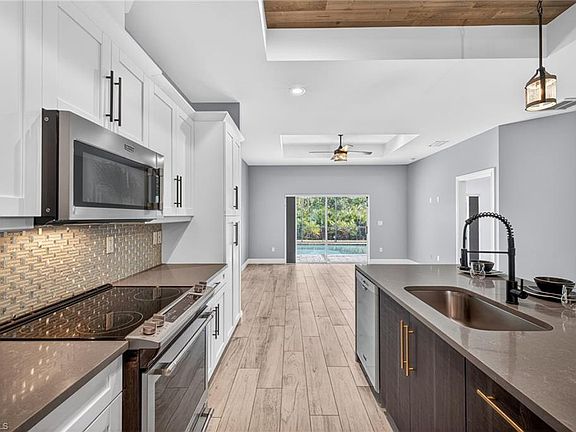 5th image of 2131 22nd AVE NE