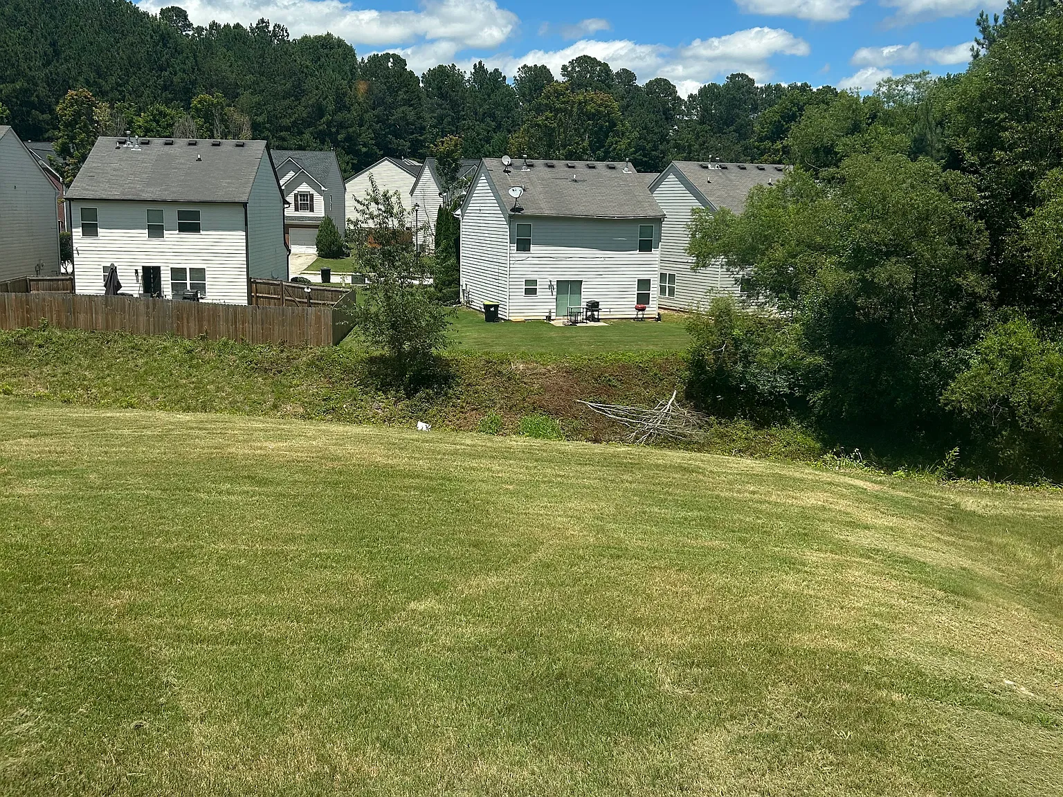 9490 Lakeview Rd — Photo 2