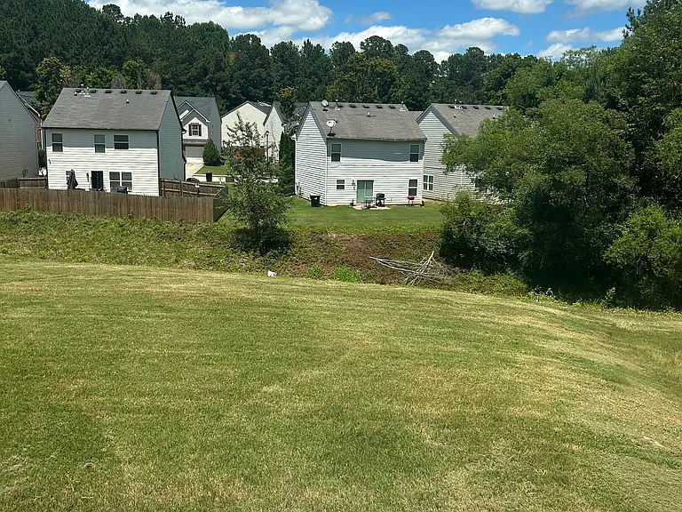 9490 Lakeview Rd — Photo 2