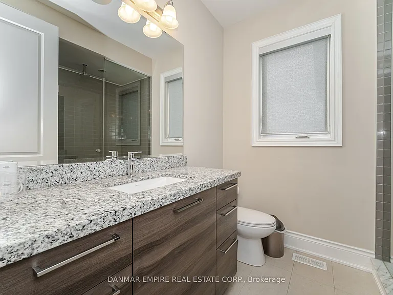 2118 Vineland Cres — Photo 35