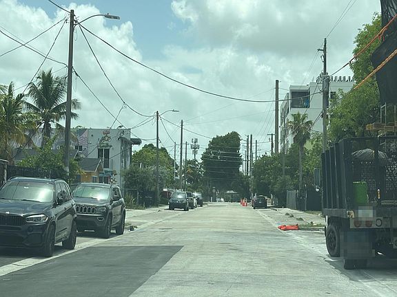 4th image of 332 NW 35th St