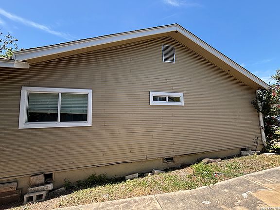 3rd image of 1132 W ROSEWOOD AVE