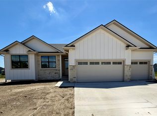 2505 NW Cedarwood Ct, Ankeny, IA 50023