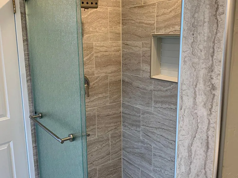 Primary en-suite double shower