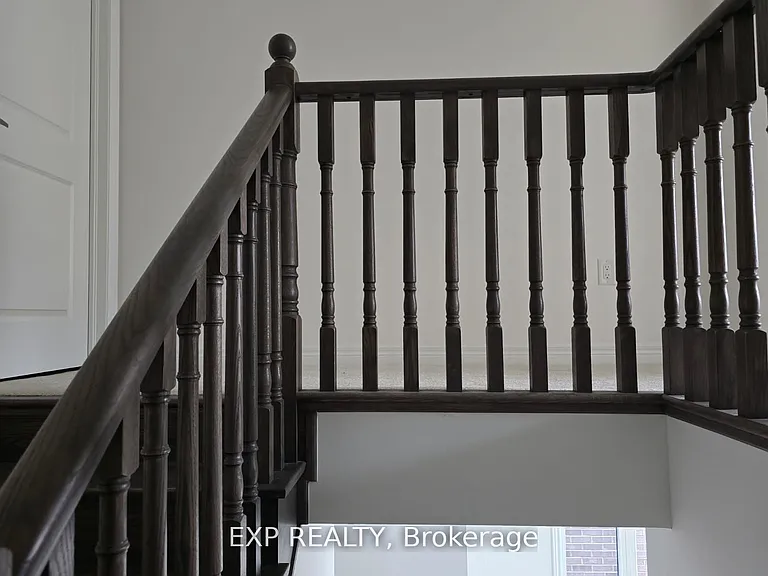 80 Singhampton Rd — Photo 9