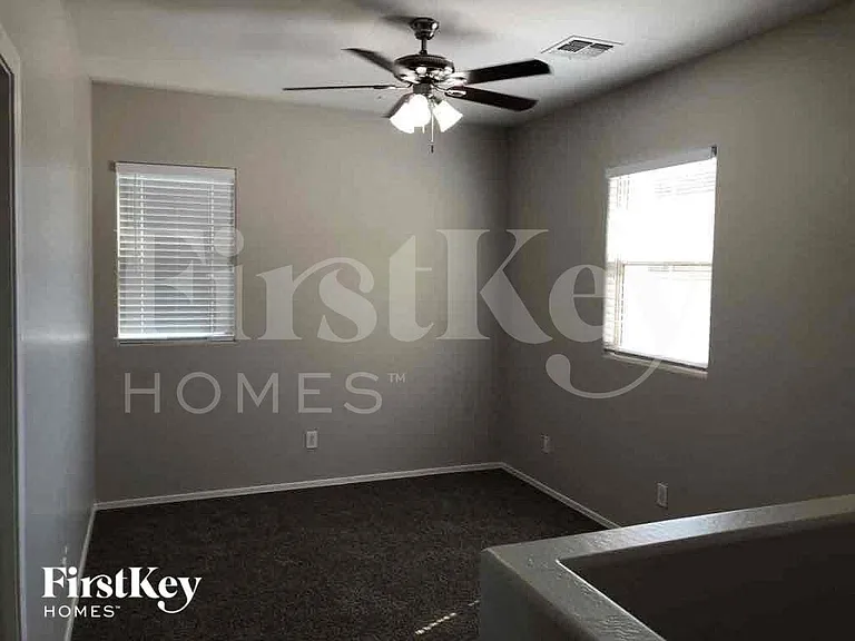 7729 S 37th Way — Photo 3