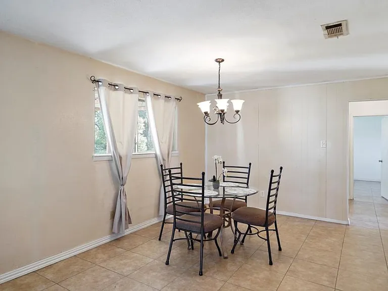 521 Gardenia St — Photo 8