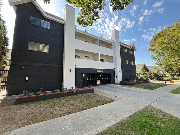 3rd image of 420 W Windsor Rd APT 8