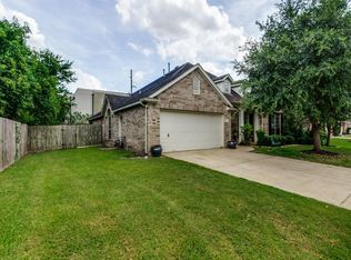 9002 Sunrise Trl, Pearland, TX 77584