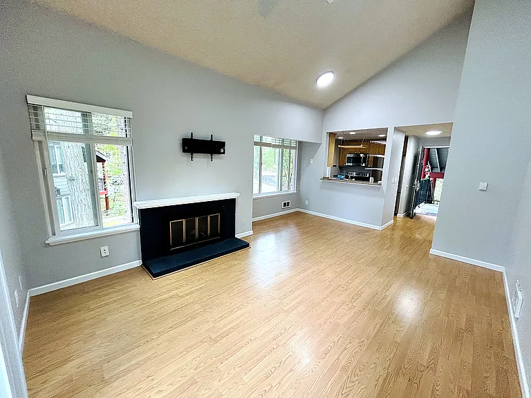14502 NE 30th Pl #D — Photo 4