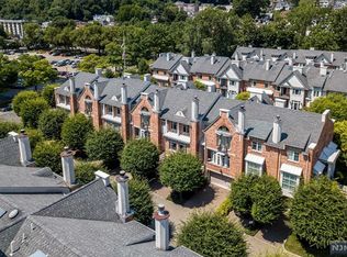 110 Hudson Cv, Edgewater, NJ 07020