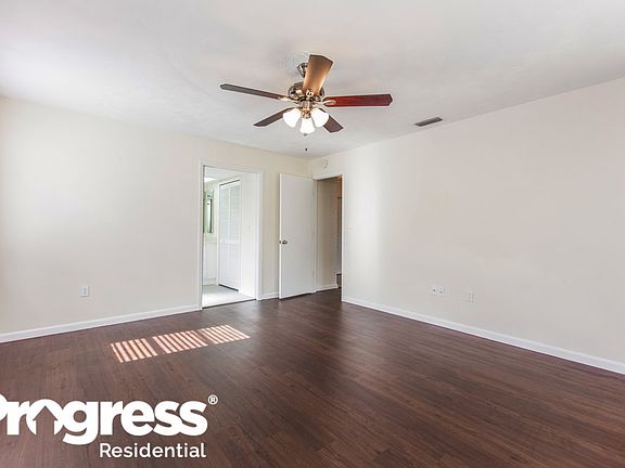5th image of 123 SE 12th Pl