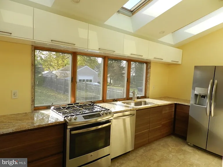 743 Valley Forge Ave — Photo 10