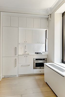 4th image of 225 W 23rd St APT 5H