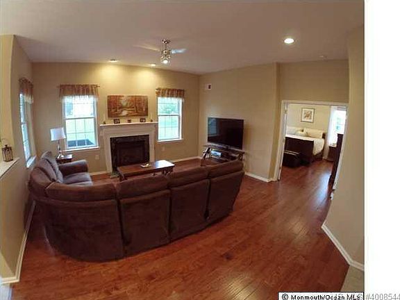 4th image of 8 Sea Girt Ln
