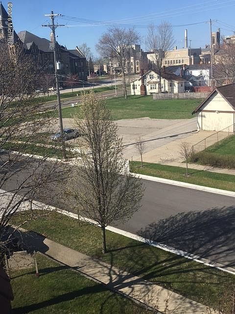 1st image of 329 W Muskegon Ave