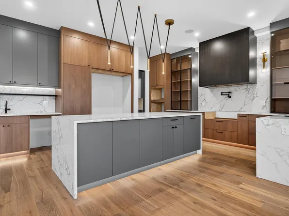 4712 Knight Close SW, Edmonton, AB T6W 4V6