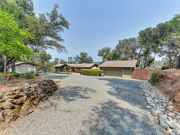 5th image of 2441 Sleepy Hollow Dr