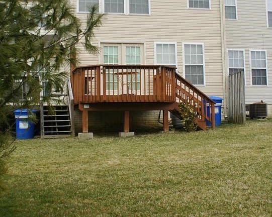 Spacious grassy area in back yard!