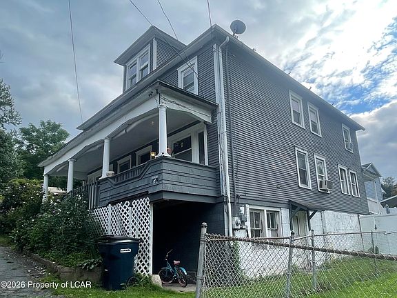 2nd image of 126 1/2 Oak St