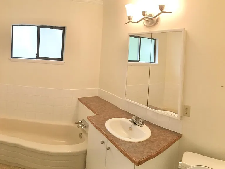 2326 127a St — Photo 2