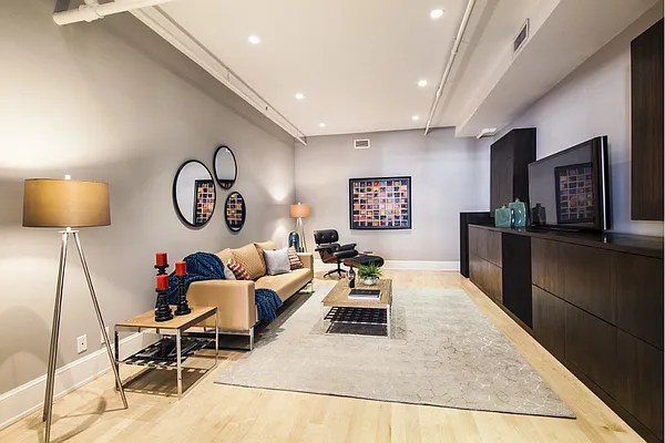 Sold by Stribling | media 10