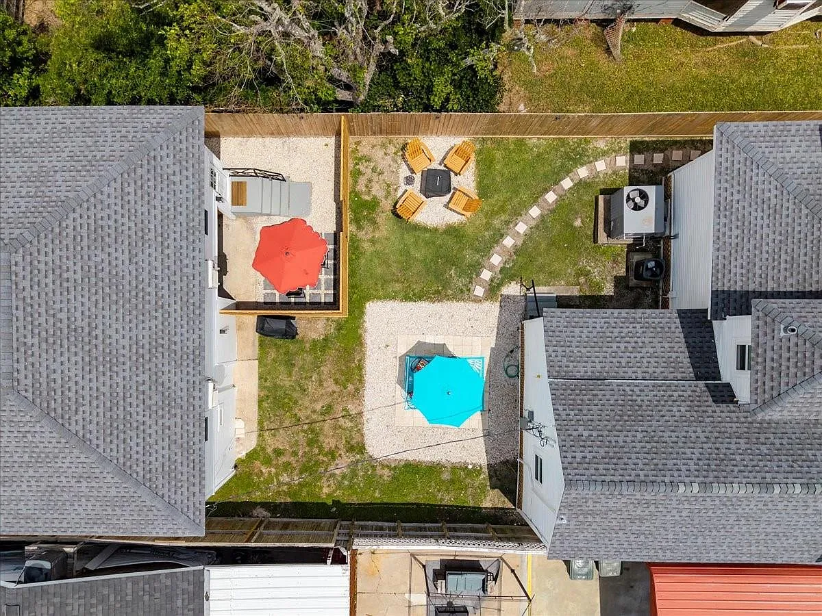 3 bed, 2.0 bath, 1979 sqft, $3,000 — Photo 4