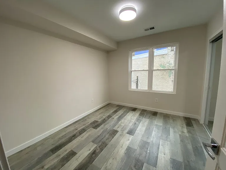 2609 Almond St — Photo 12