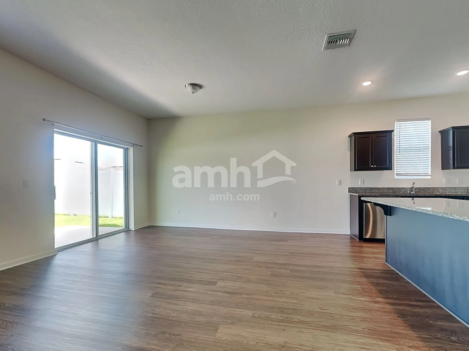 3 bed, 2.0 bath, 1641 sqft, $2,140 — Photo 4