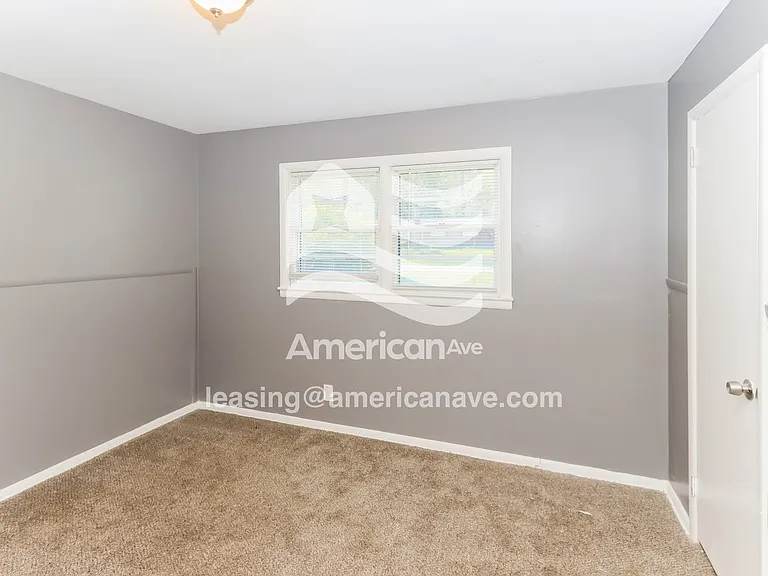 1392185_007_wm_-_main_bedroom_13121592.jpg