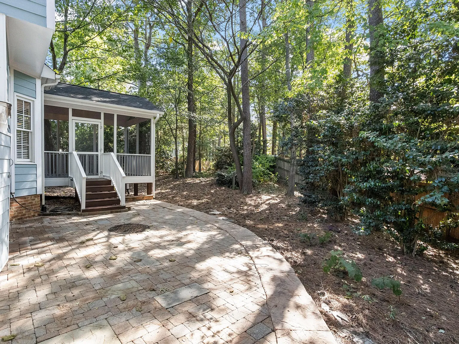 3 bed, 2.5 bath, 1430 sqft, $2,100 — Photo 3