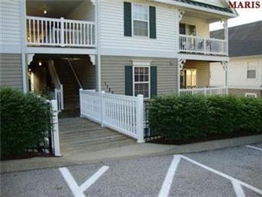 3rd image of 1125 Arbor Creek Dr APT 2C